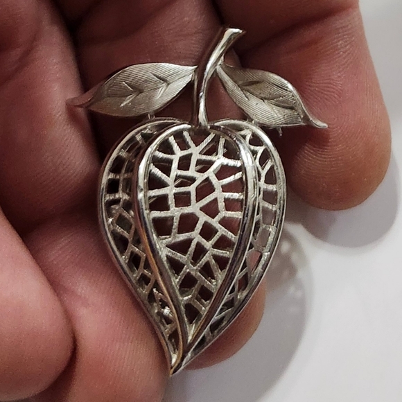 Vintage Crown Trifari Silver Tone Filigree Almond Pin Brooch - Picture 2 of 3